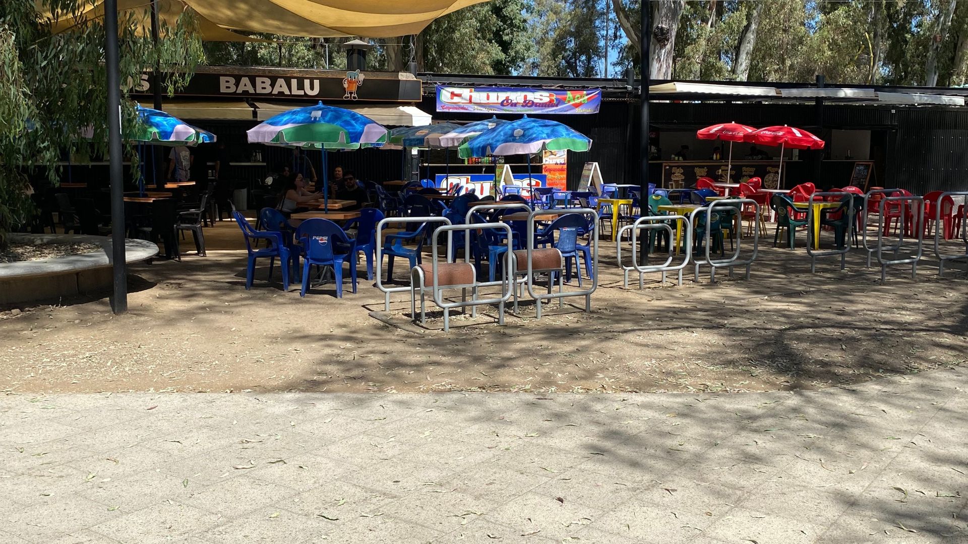 Fotografía de los foodtrucks desde un enfoque más amplio